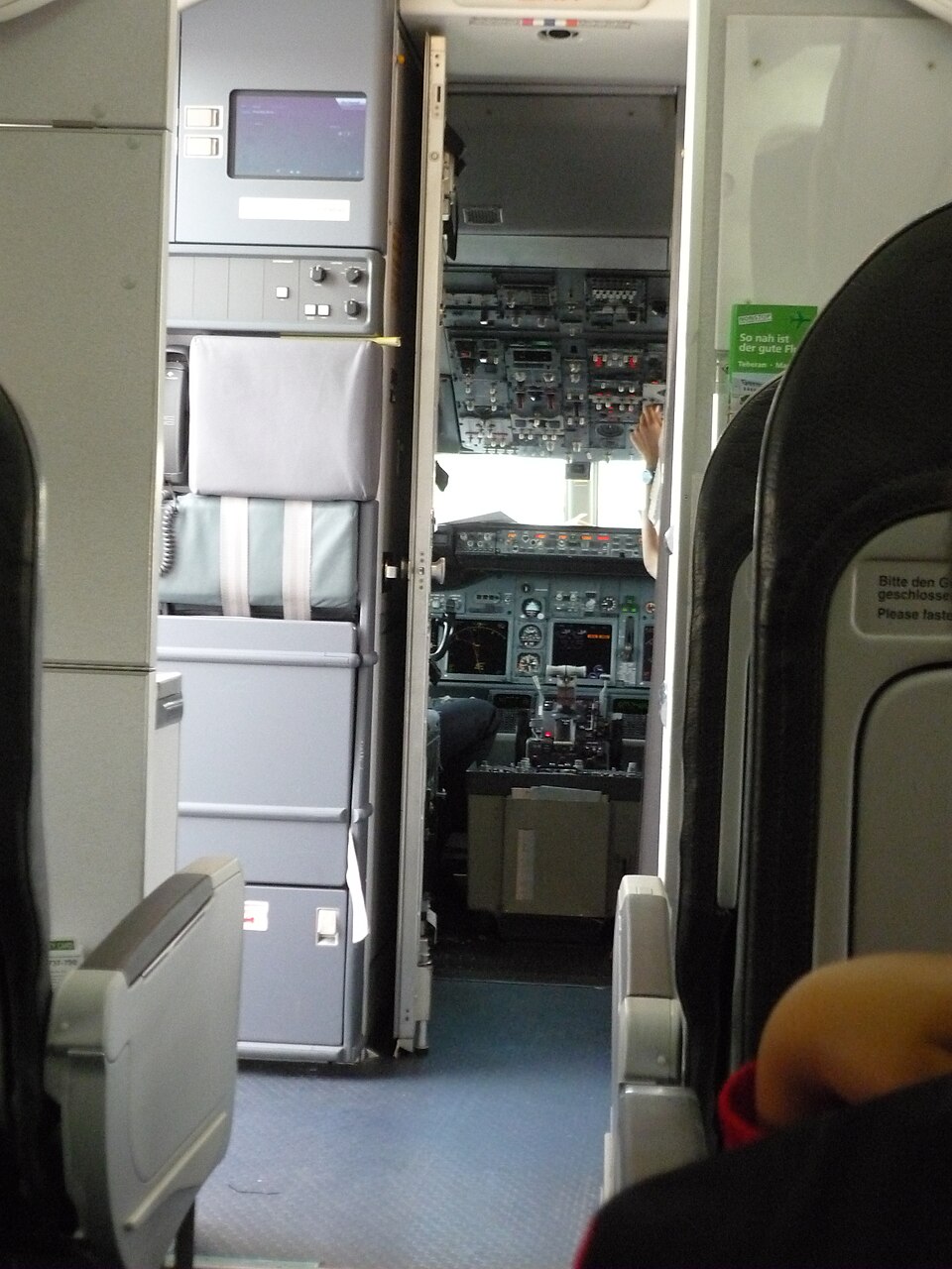 A modern Boeing 737 flight deck. The standardised primary flight display in front of each pilot follows the T-arrangement: airspeed on the left, attitude central, altitude on the right, heading below